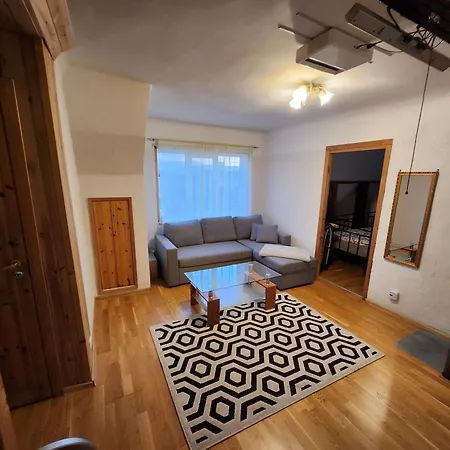 Lejlighed Cozy Halfhouse With Private Garden And Cinema Tartu